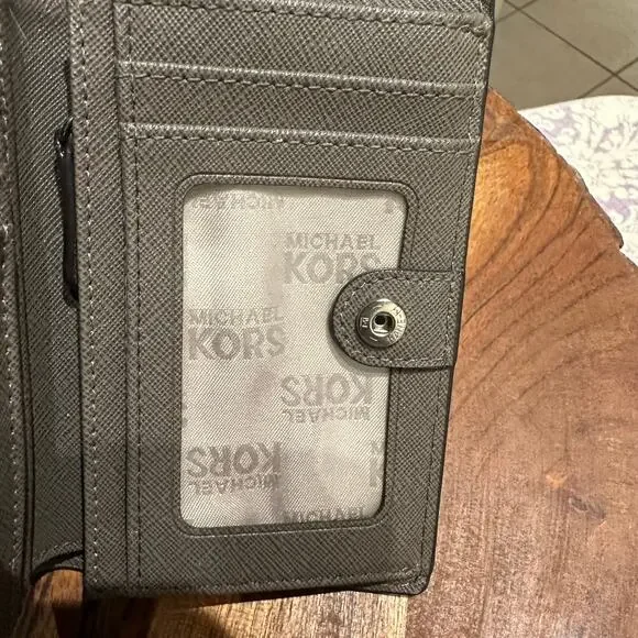 Michael Kors Taupe Wallet Jet Set Medium Travel Everyday Perfect Size ID Slot - Picture 3 of 8